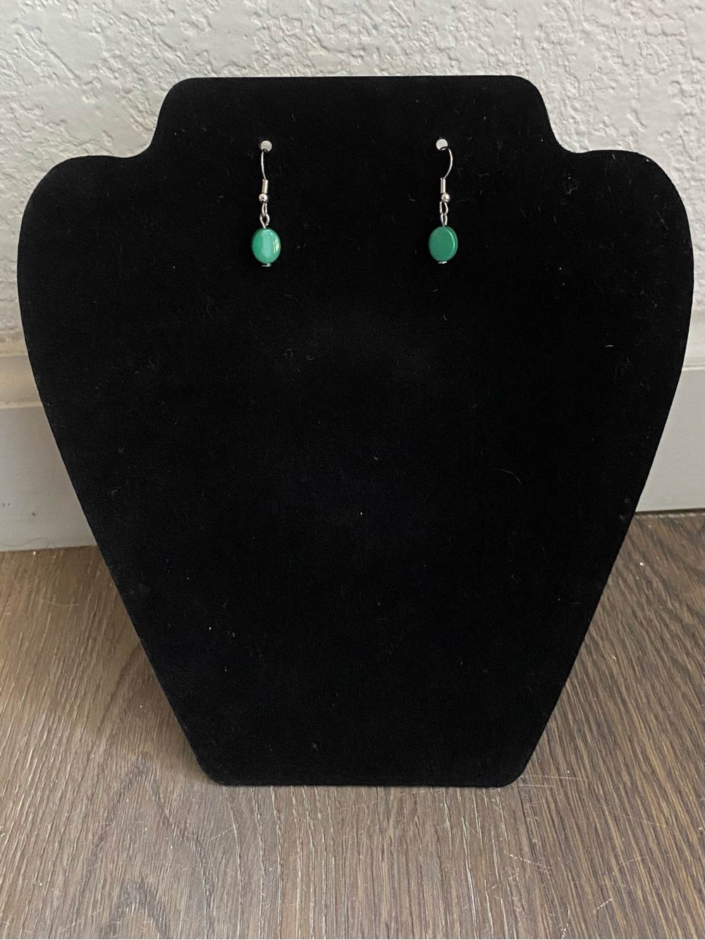 Elegant Green Drop Earrings - Minimalist Women’s Jewelry